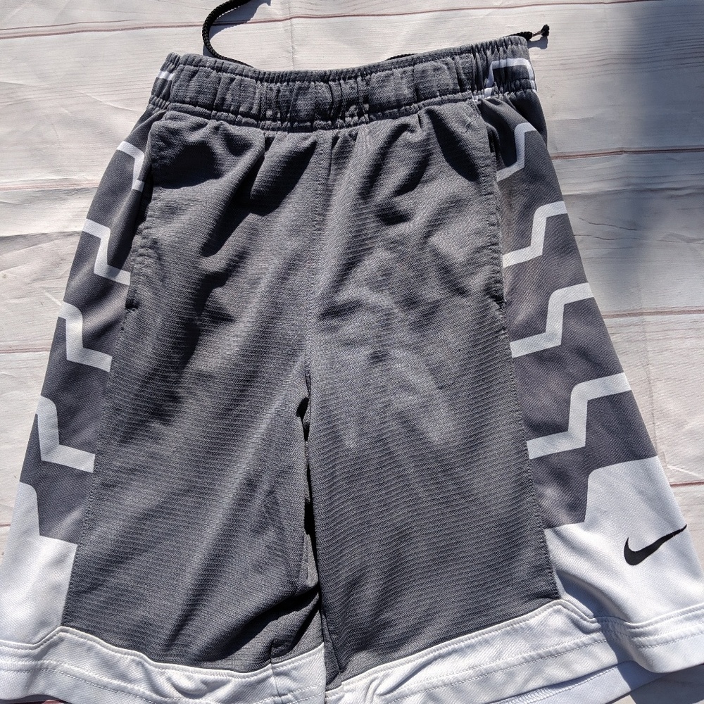 NIKE Dri-Fit Kids Shorts Size Small